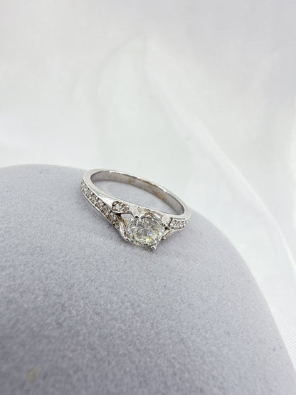 anillo oro blanco y diamantes