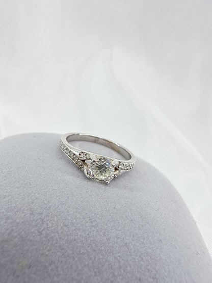 anillo oro blanco y diamantes